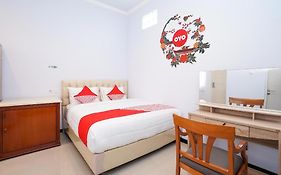 Oyo 477 Raka Residence Syariah Purwoharjo Banyuwangi