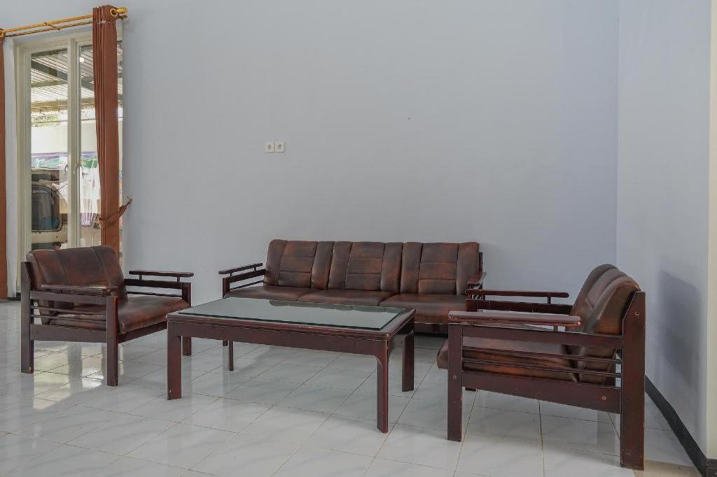 Oyo 477 Raka Residence Syariah Purwoharjo Banyuwangi Banyuwangi  Bagian luar foto